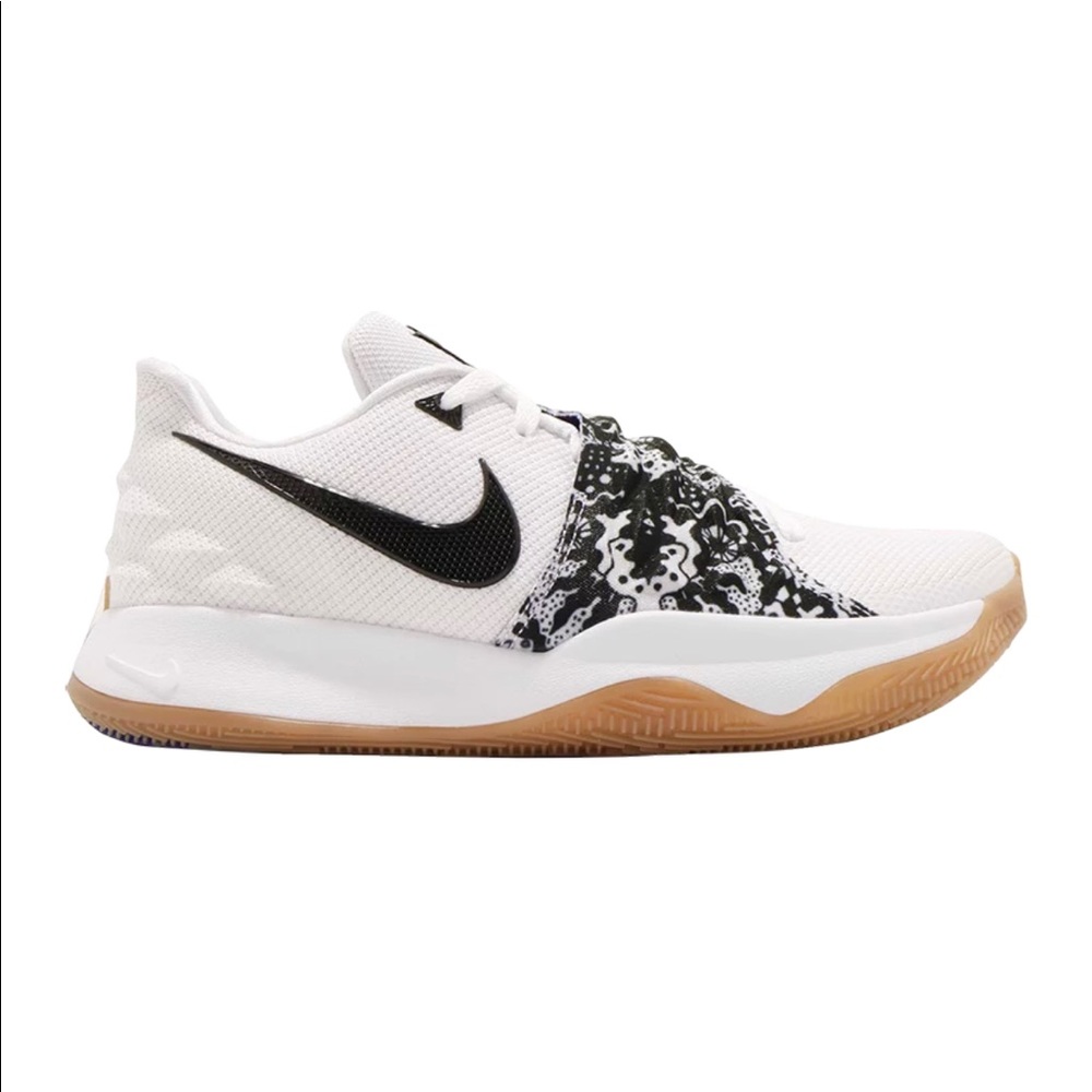 Kyrie Low “White Black Gum” | size 8.5 | Hard to Find